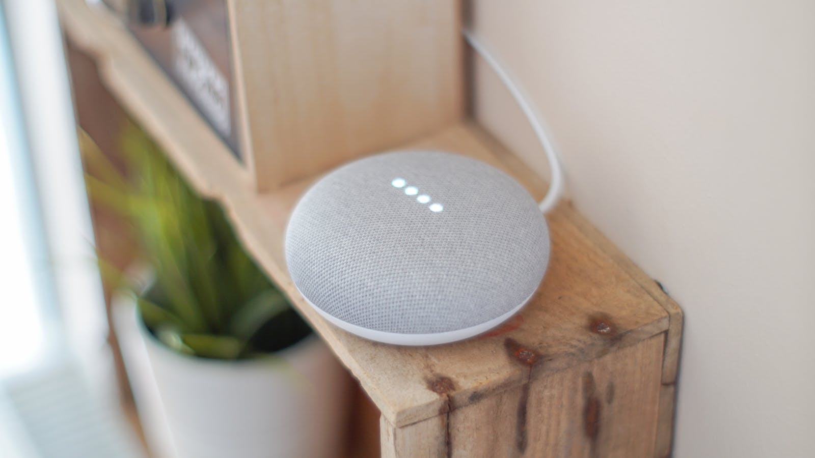 Smart Home Zentrale einrichten 2026: Wann du einen Hub brauchst und wann ein WLAN-Router reicht